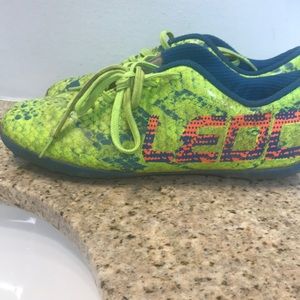 Soccer shoes